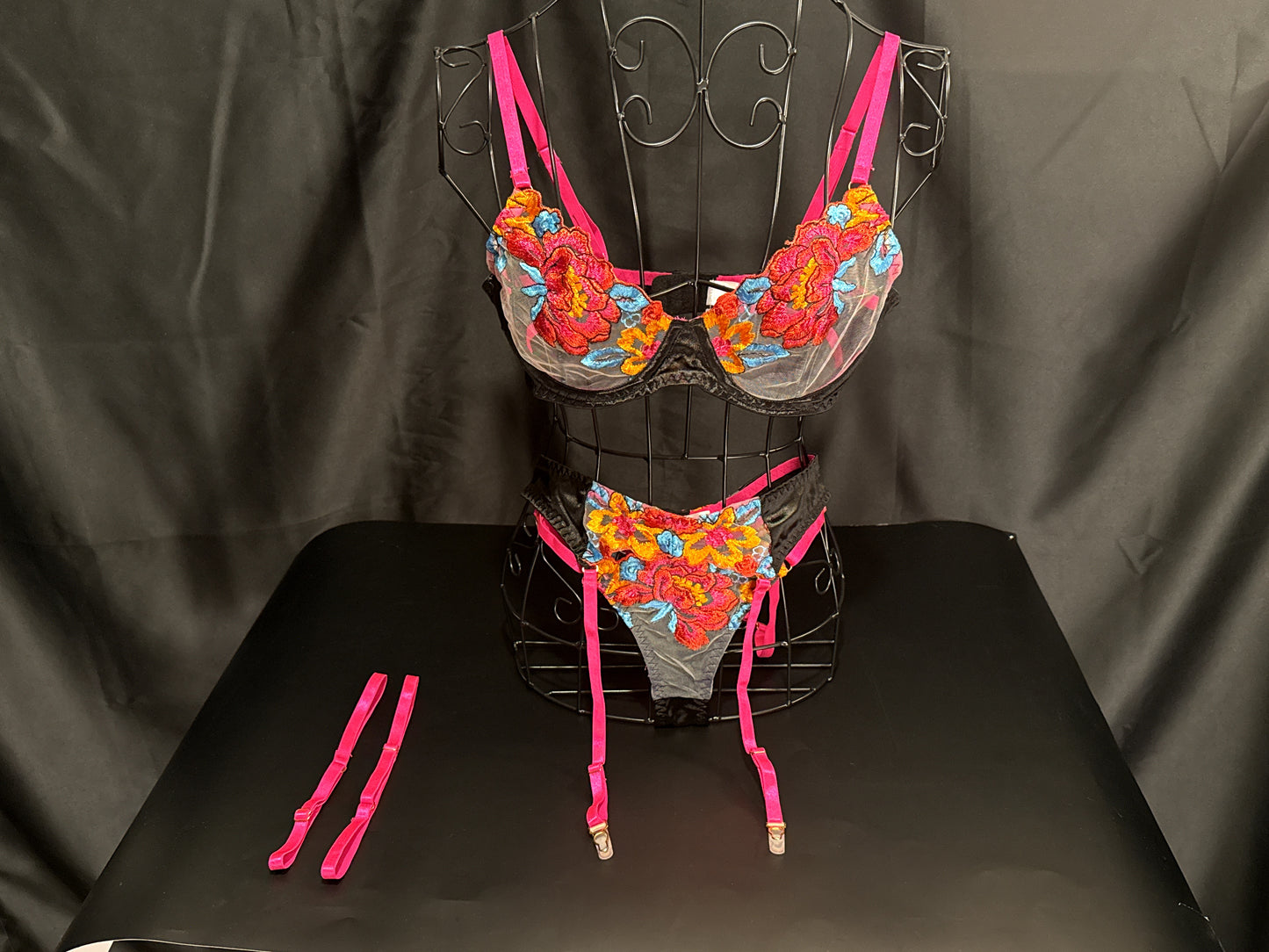 Georgina - Ensemble Lingerie 4 pièces – Broderies florales & finitions dorées