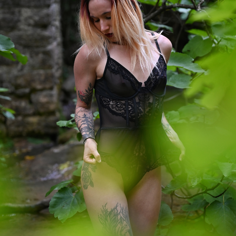 Maya – Schwarzer Spitzenbody