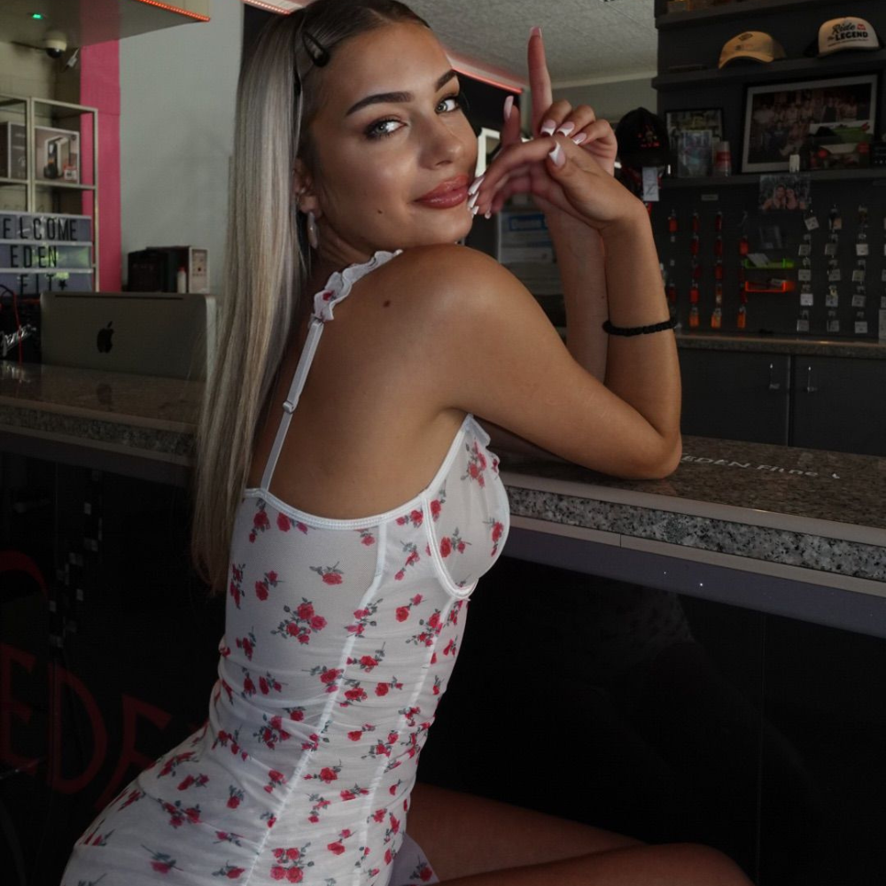 Gabriella - Long white floral nightgown - Thong